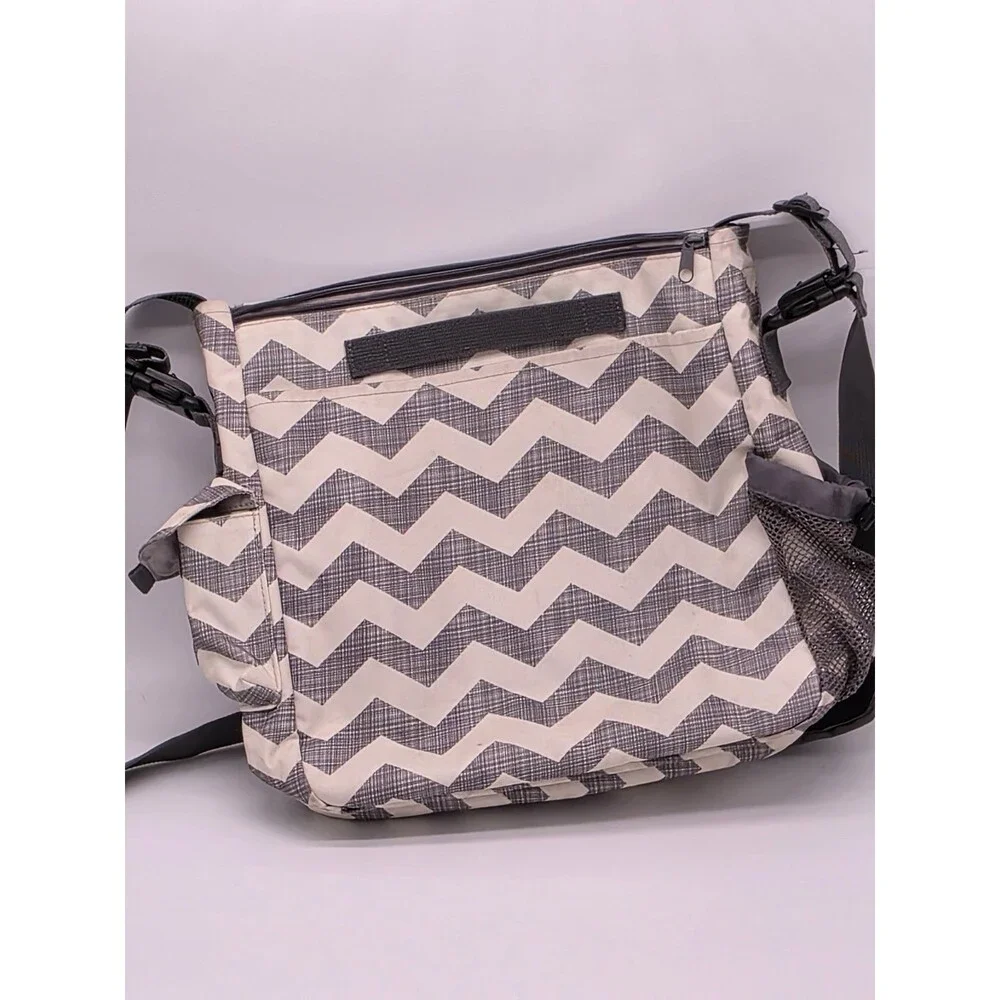 Skip Hop Gray/White Chevron Messenger Diaper Bag Adjustable Strap, Inner Pockets